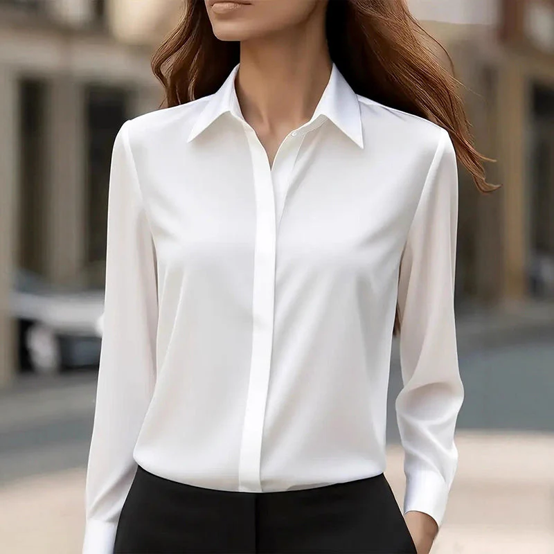 Chloé Montclair Office Blouse with Turn-Down Collar - Image 4