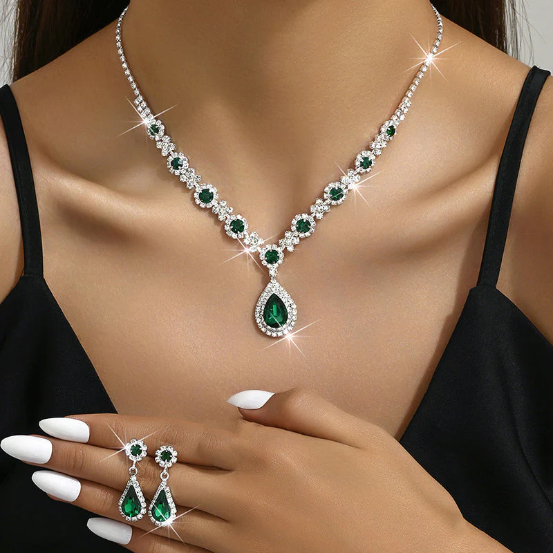 Elegant Jewelry Set with Necklace and Drop Earrings - Image 3
