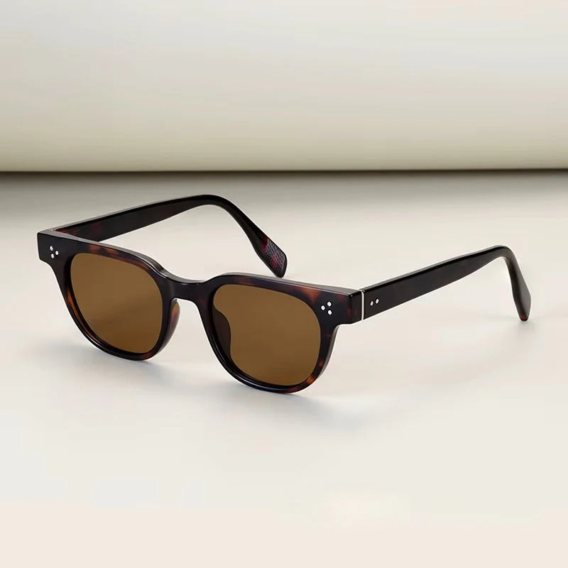 Retro Square Sunglasses with Clean Lines - Image 2