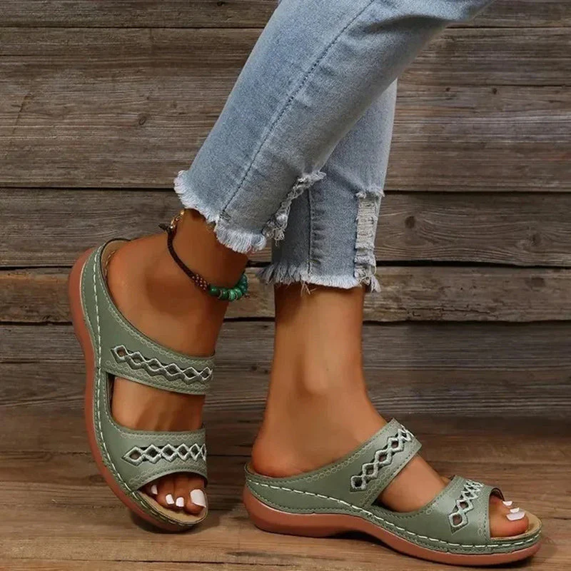 Sofia Amoretti Sandals with Decorative Cutout Straps - Image 4