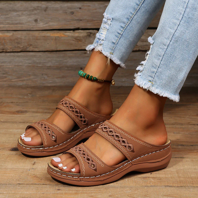 Sofia Amoretti Sandals with Decorative Cutout Straps - Image 8