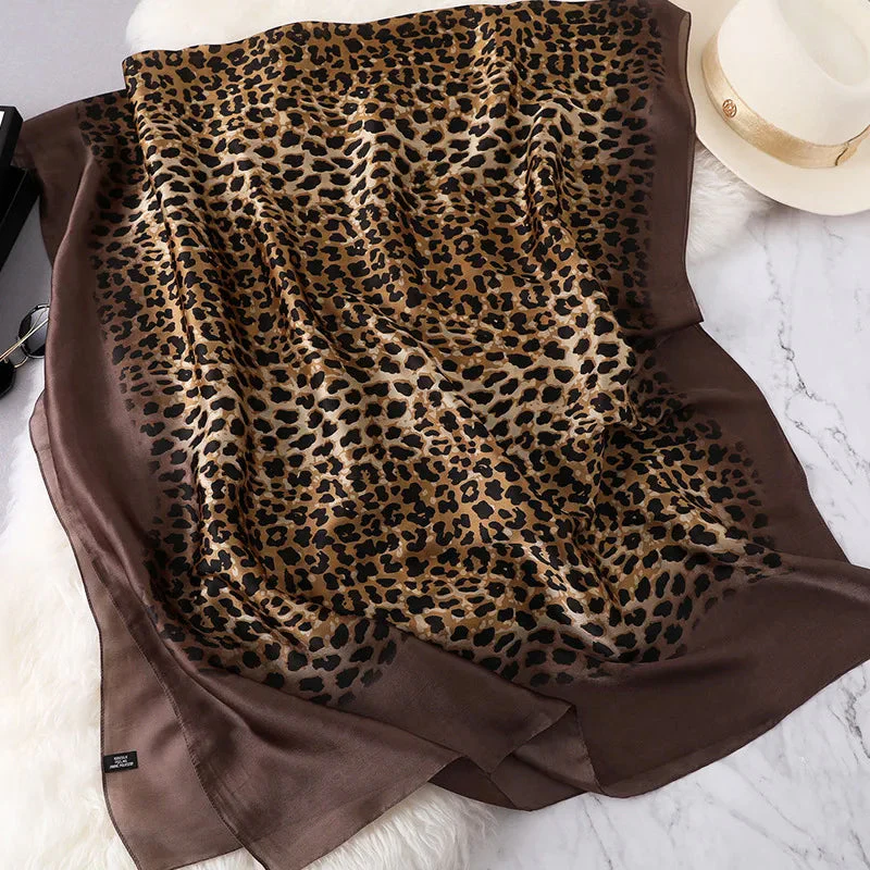 Sofia Amoretti Thin Scarf with Leopard Pattern - Image 4