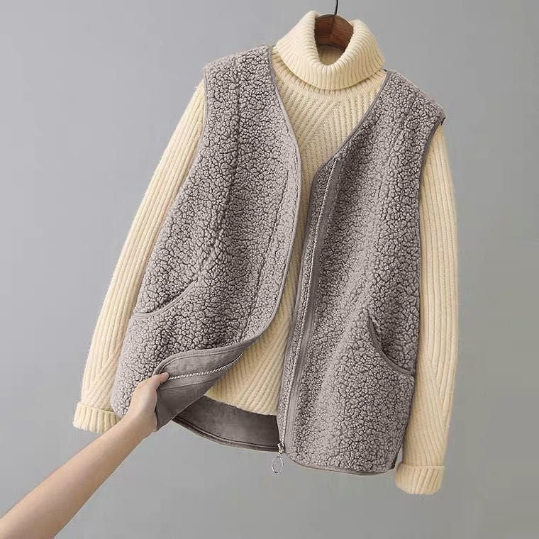 Valentina Rossi Fuzzy Vest with Zipper Closure - Image 2