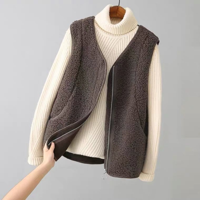 Valentina Rossi Fuzzy Vest with Zipper Closure - Image 3