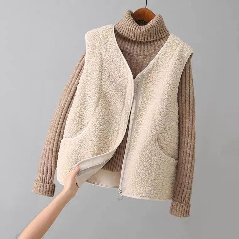 Valentina Rossi Fuzzy Vest with Zipper Closure - Image 4