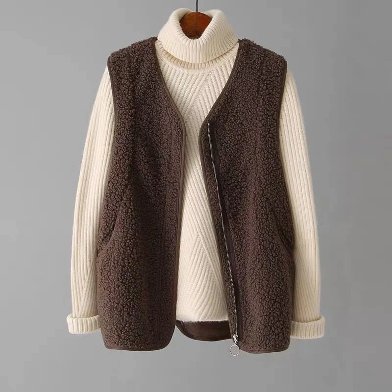 Valentina Rossi Fuzzy Vest with Zipper Closure - Image 5
